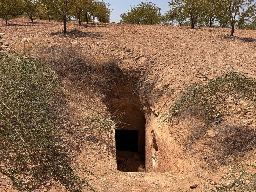 Fıstık tarlasından binlerce yıllık kaya mezarı çıktı - Resim : 4