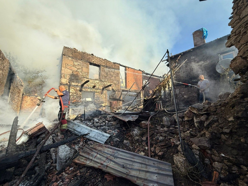 Balıkesir'de 15 ev kül oldu - Resim: 5