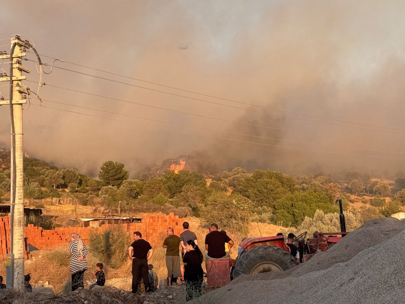 İzmir’de yangın: Minibüste başladı, ormana sıçradı - Resim : 2