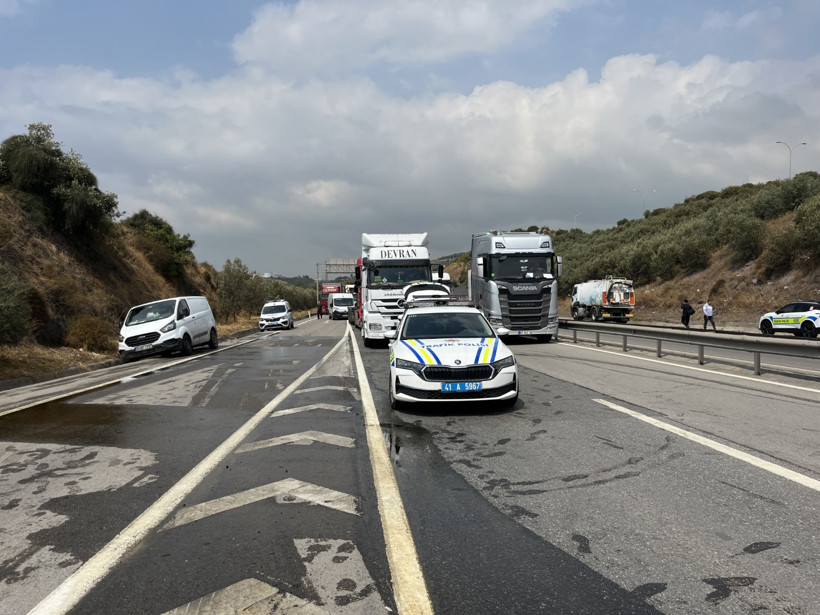TEM'de tanker kazası: Trafik kilitlendi - Resim : 1