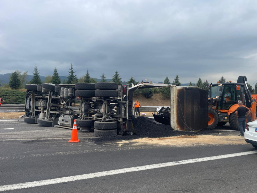 Bolu'da kaza: İstanbul yönü ulaşıma kapandı - Resim : 1