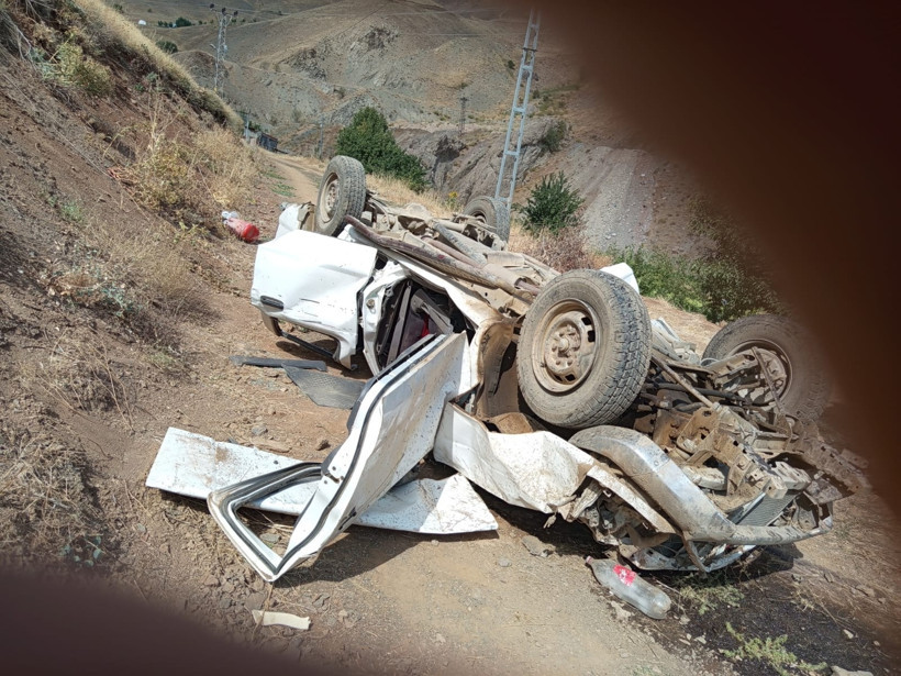 Hakkari'de feci kaza: 2 ölü, 1 yaralı - Resim : 2