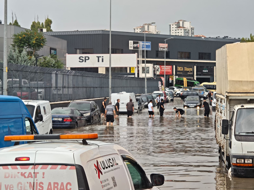 Meteoroloji uyarmıştı: Ankara ve Bolu'da yollar göle döndü - Resim : 3