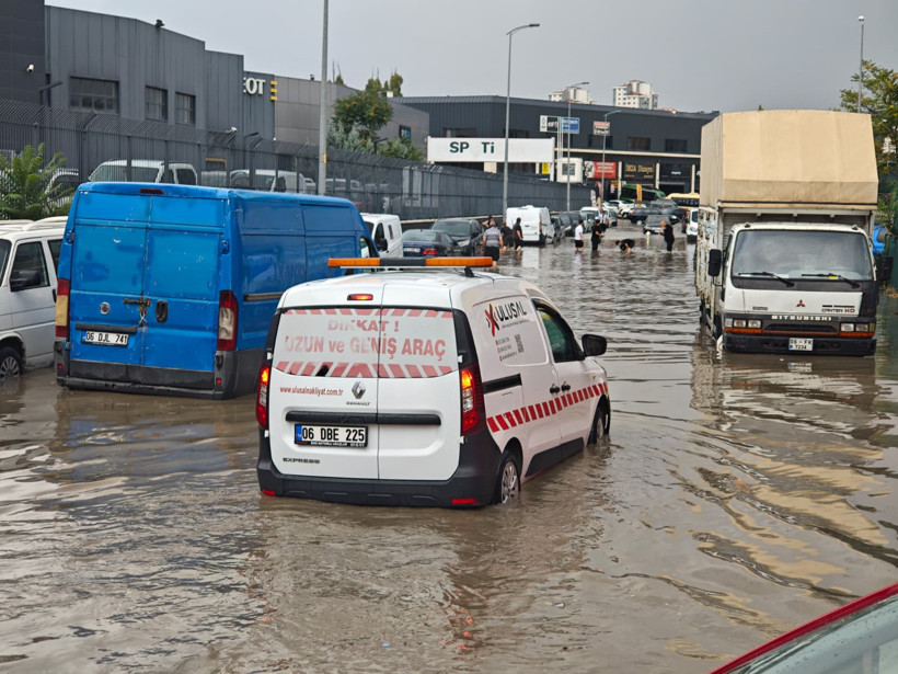 Meteoroloji uyarmıştı: Ankara ve Bolu'da yollar göle döndü - Resim : 2