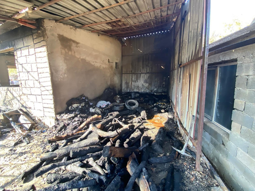 Müstakil evde çıkan yangın mahalleliyi sokağa döktü - Resim : 1