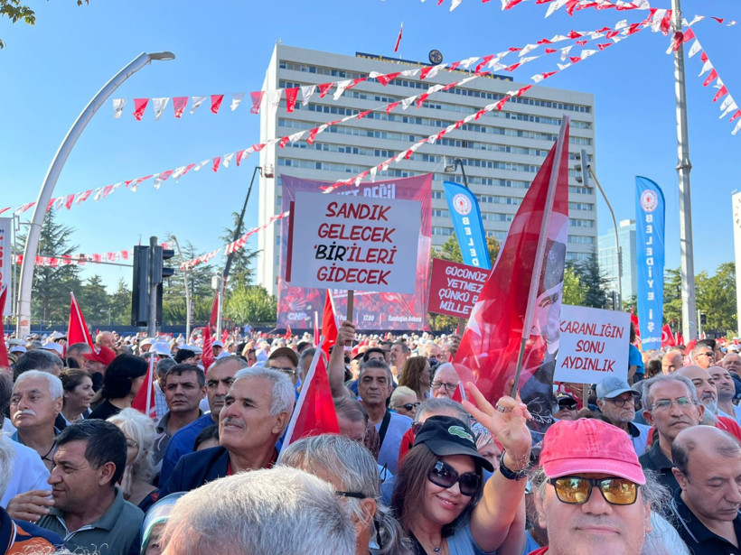 Ankara, CHP mitingine akıyor: Gençlere polis müdahalesi - Resim: 1