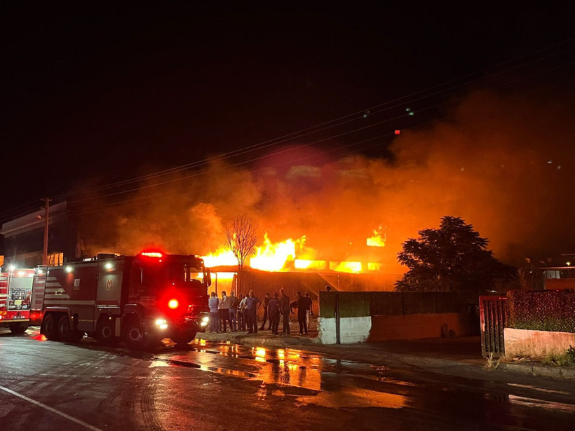 İzmir'de korkutan yangın - Resim: 1