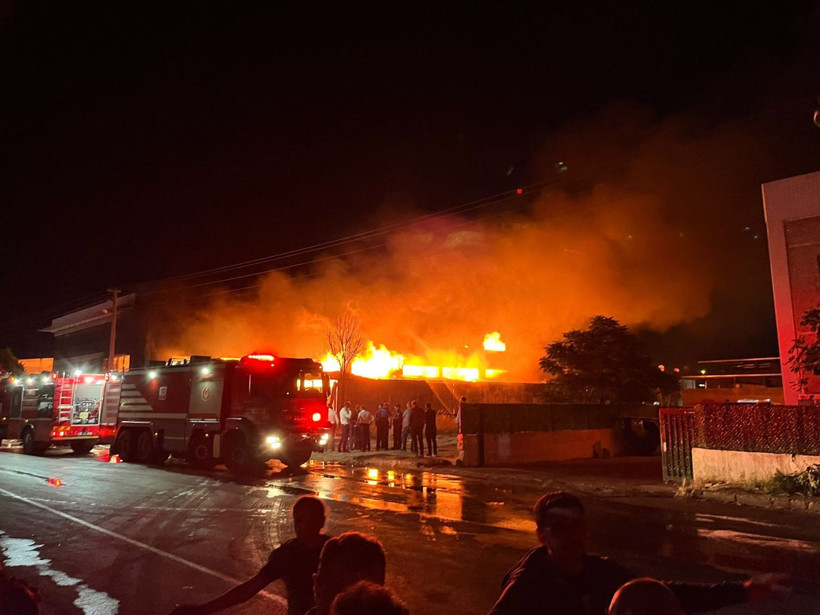 İzmir'de korkutan yangın - Resim: 4