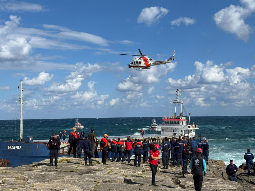 Kuru yük gemisi karaya oturdu - Resim : 1