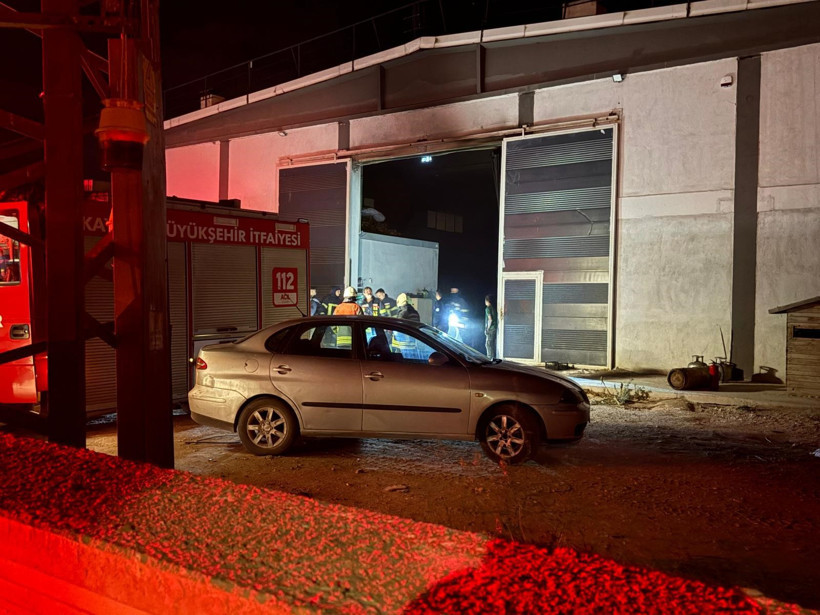 Plastik fabrikasında yangın: 1 işçi zehirlendi - Resim : 1