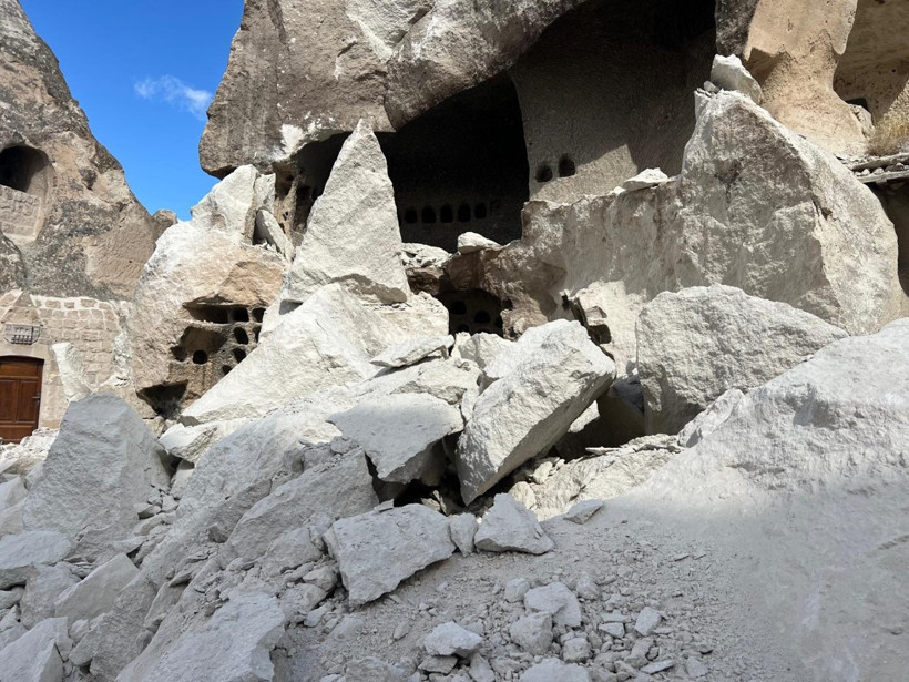 Kapadokya'da Peribacası gece yarısı yıkıldı! - Resim : 3