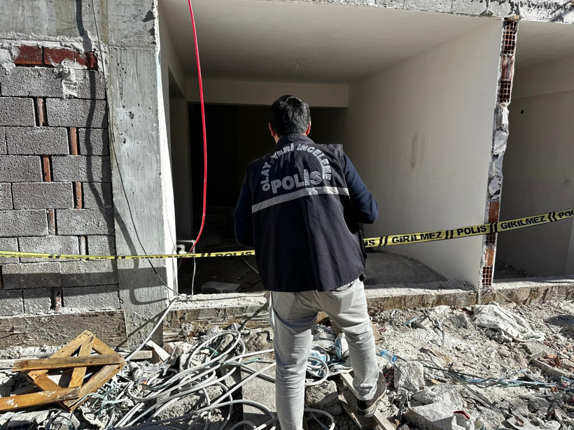 Uşak'ta inşaatın dördüncü katından düşen adam öldü - Resim : 1