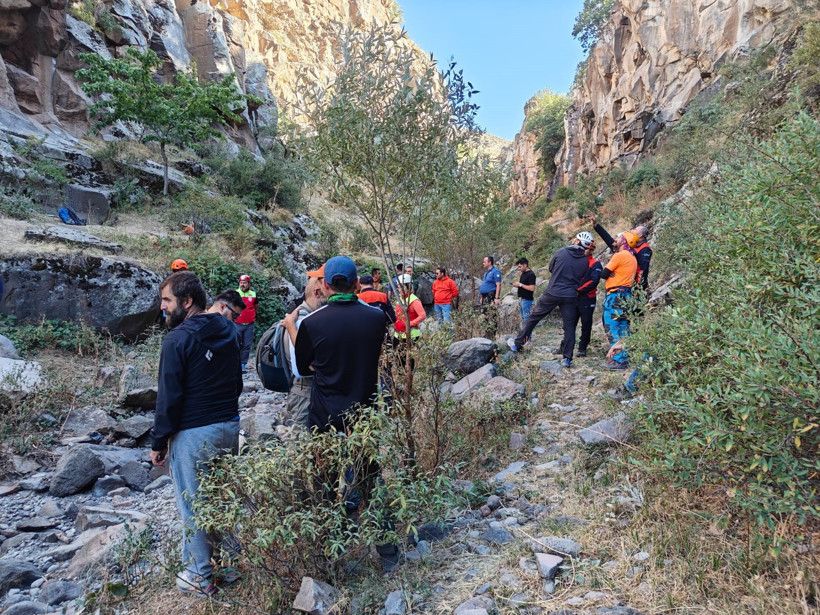 Kayalıklardan düşen dağcı öldü - Resim : 1