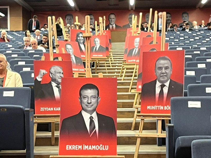 Kurultay salonundan dikkat çeken kareler - Resim: 4