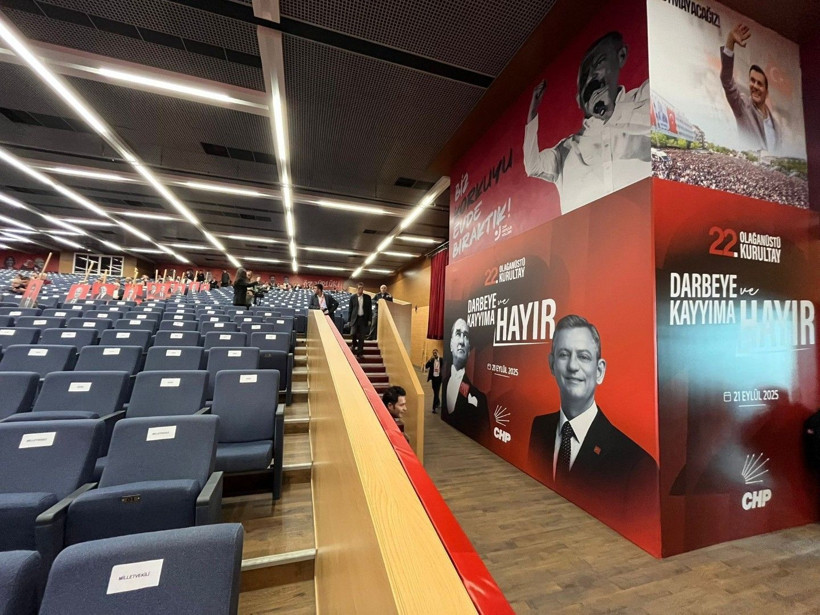 Kurultay salonundan dikkat çeken kareler - Resim: 5