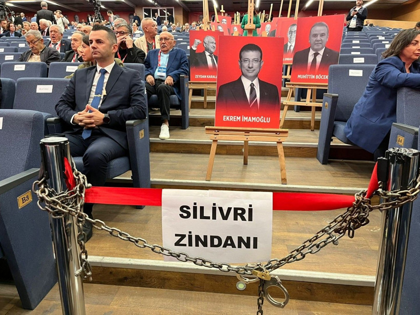 Kurultay salonundan dikkat çeken kareler - Resim: 11