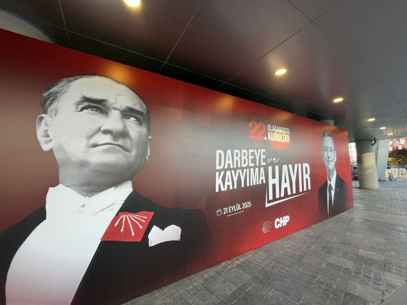 Kurultay salonundan dikkat çeken kareler - Resim: 8