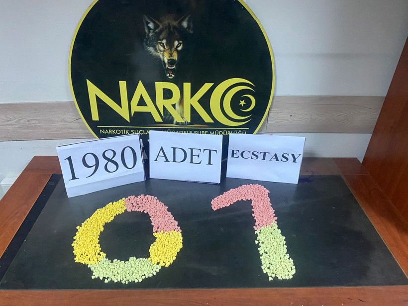 Ucuza bulunca almış: Hoparlörden 2 bine yakın uyuşturucu hap çıktı - Resim : 1