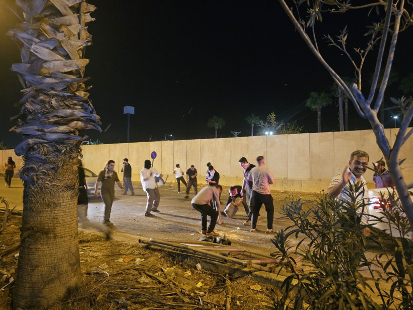 Adana'da ABD konsolosluğuna taşlı saldırı - Resim: 9