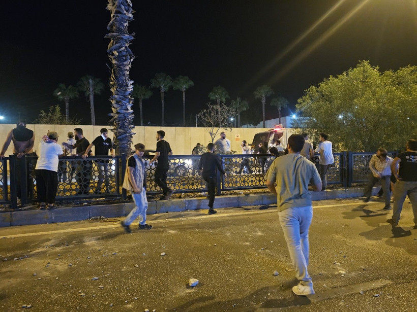 Adana'da ABD konsolosluğuna taşlı saldırı - Resim: 8