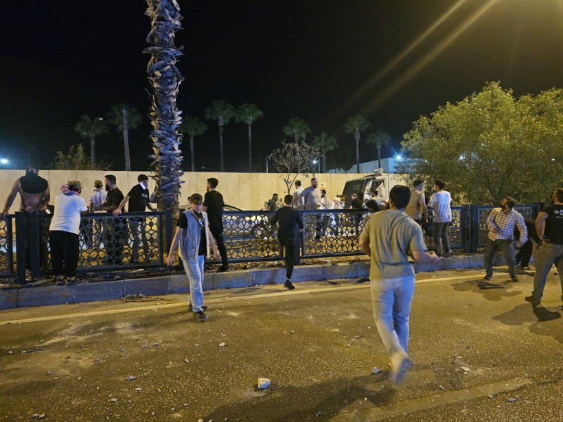 Adana'da ABD konsolosluğuna taşlı saldırı - Resim: 7