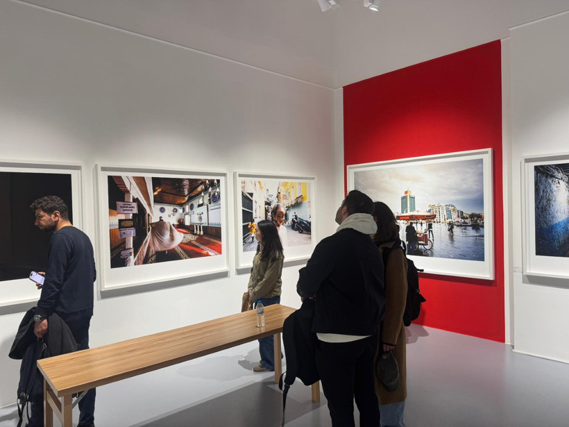 Zeki Demirkubuz, yeni sergisindeki fotoğraflarla yalnızlığını izini sürüyor - Resim : 1