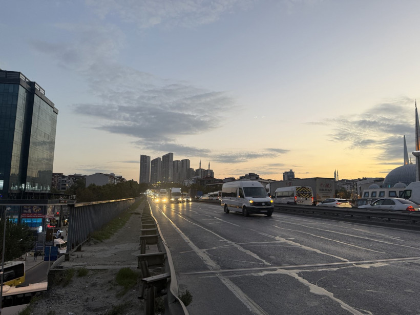 Esenyurt’ta betonları dökülen köprü tehlike saçıyor - Resim : 1