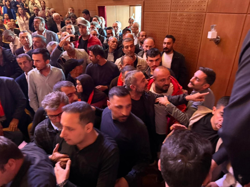 CHP kongresinde yumruklu kavga - Resim : 1