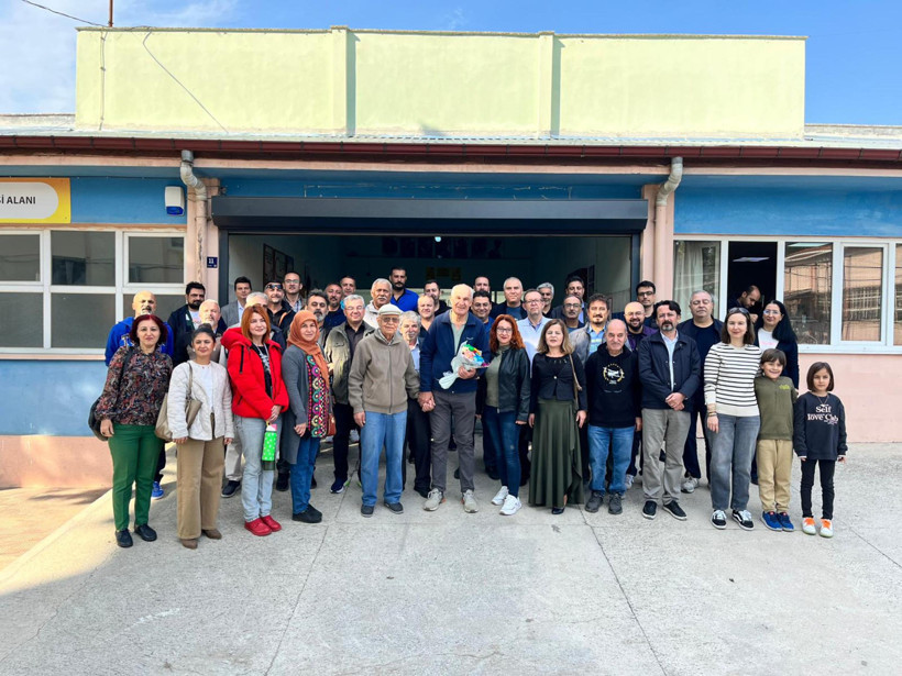 Emekli oldu, kırmızı halıyla uğurlandı - Resim : 1
