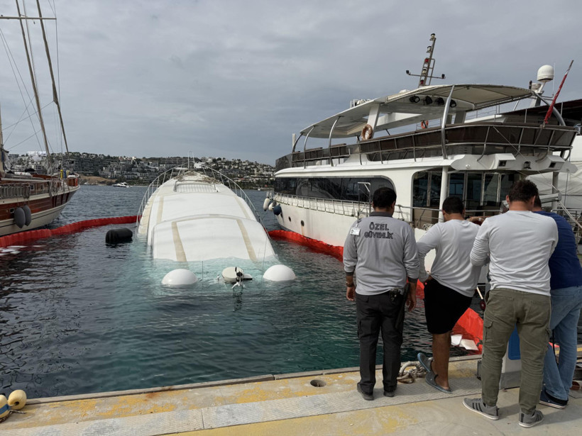 Bodrum'da iskeleye demirliydi: Lüks yat battı - Resim : 1