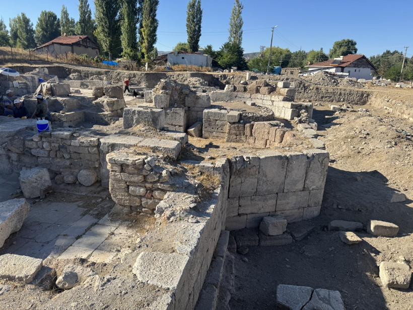 Antik döneme ait 3 yazıt bulundu: Biri çocuk mezarına ait - Resim : 2