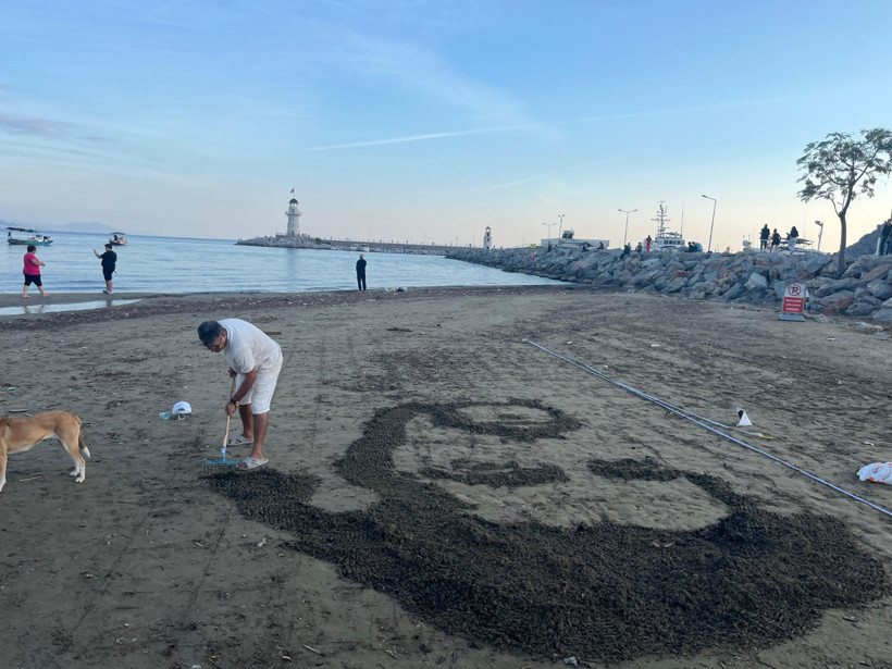Kumdan Barış Manço! İranlı sanatçıdan nefes kesen çalışma - Resim : 1