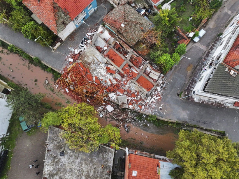 Depremin salladığı Balıkesir Sındırgı havadan görüntülendi - Resim: 4