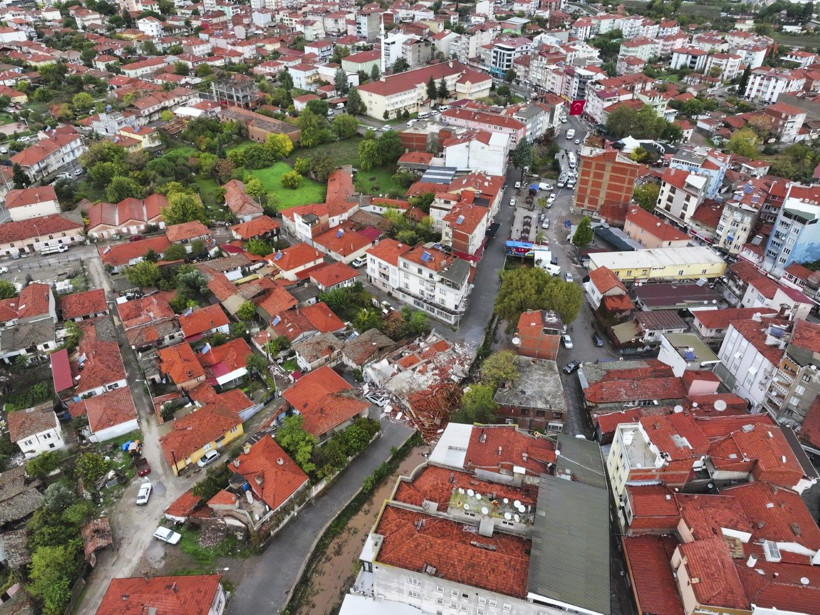 Depremin salladığı Balıkesir Sındırgı havadan görüntülendi - Resim: 5