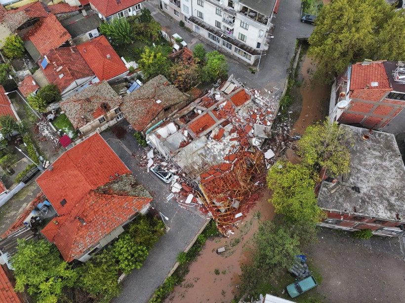 Depremin salladığı Balıkesir Sındırgı havadan görüntülendi - Resim: 7