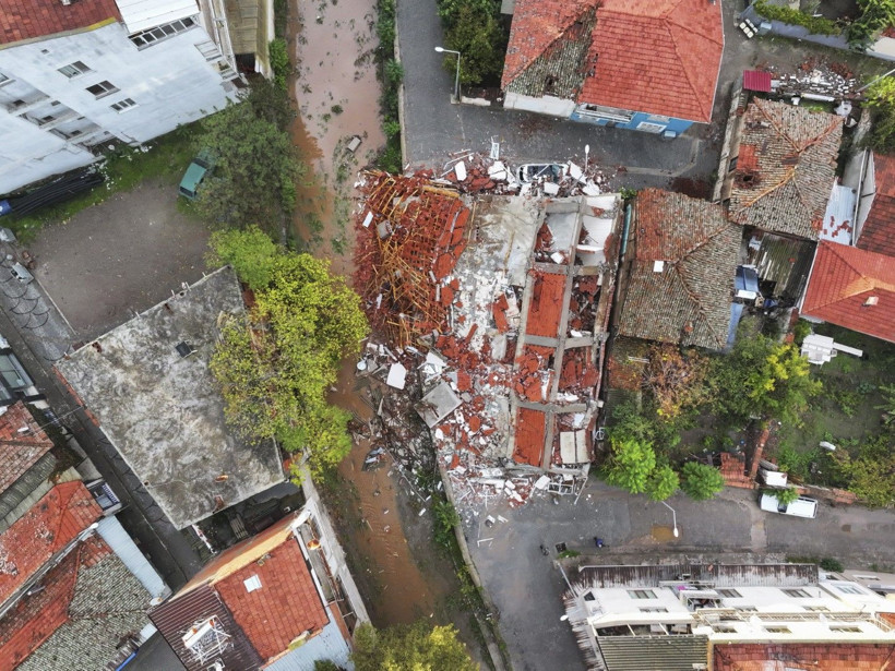 Depremin salladığı Balıkesir Sındırgı havadan görüntülendi - Resim: 36
