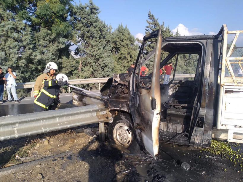 Bariyerlere çarpıp alev aldı - Resim : 1