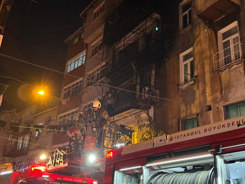 Beyoğlu'nda kız istemede patlatılan havai fişekler evi yaktı - Resim : 2