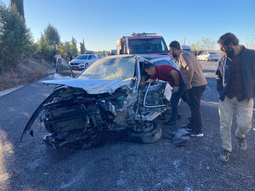 Görev başındaki polis ile muhtarın aracı çarpıştı: 2 kişi yaralandı - Resim : 1