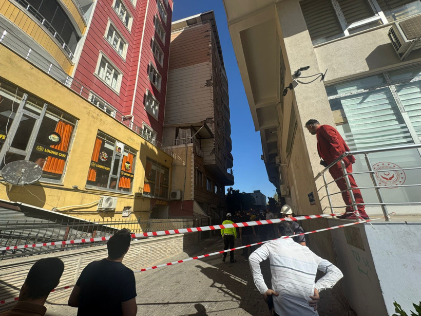 Siirt’te apartman yangını: 7 kişi dumandan etkilendi - Resim : 1