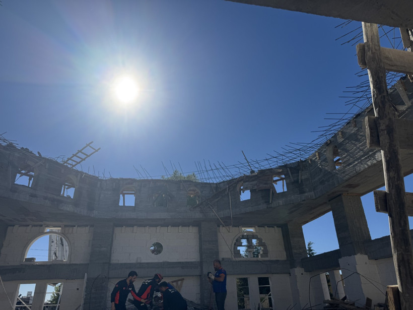 Cami inşaatında göçük: Altı kişi içinde kaldı - Resim : 1