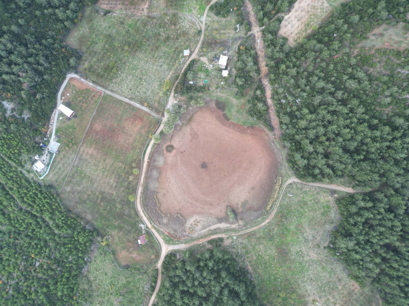 Tankerlerle hayata tutunan göl artık tamamen kurudu - Resim : 1