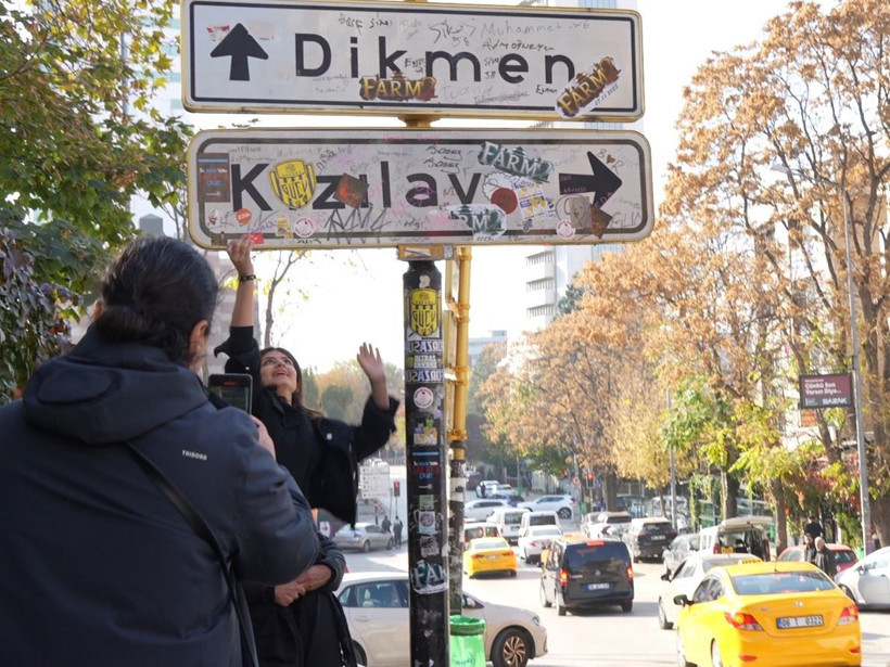 Kızılay tabelasının bitmeyen çilesi! Yenilendi ama... - Resim : 2