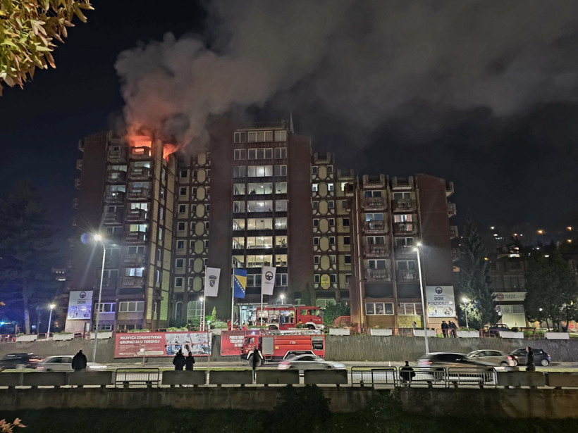 Huzurevinde yangın felaketi: Çok sayıda kişi hayatını kaybetti - Resim : 1