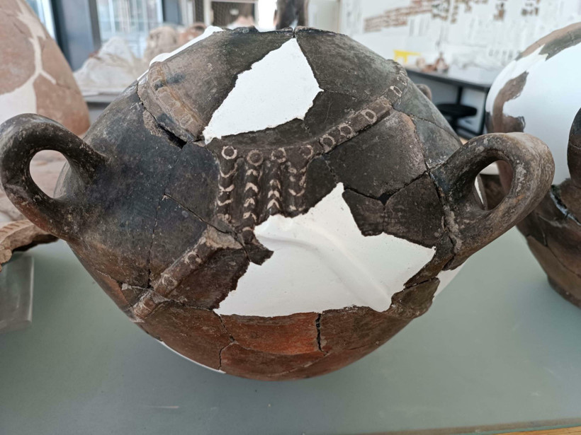 5 bin yıllık ‘gerdanlıklı kaplar’ gün yüzüne çıktı: Kadın kültü vurgusu - Resim : 2