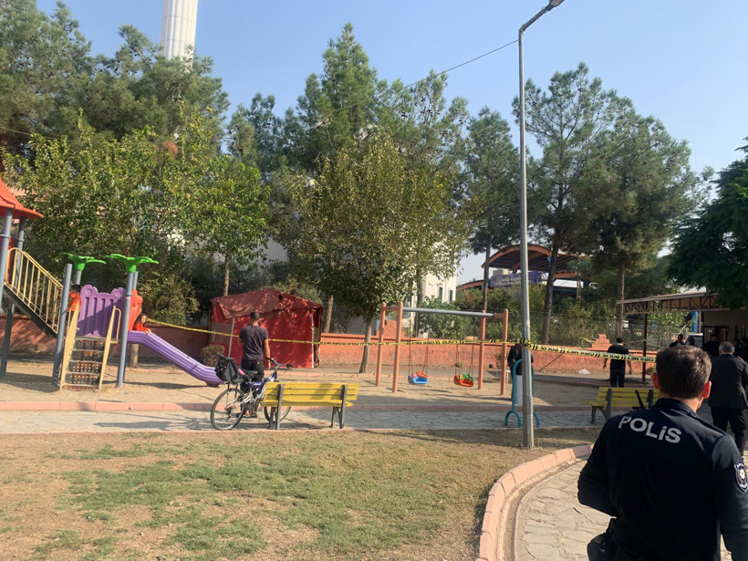 Adana'da semt pazarı kana bulandı: 2 ölü - Resim : 1