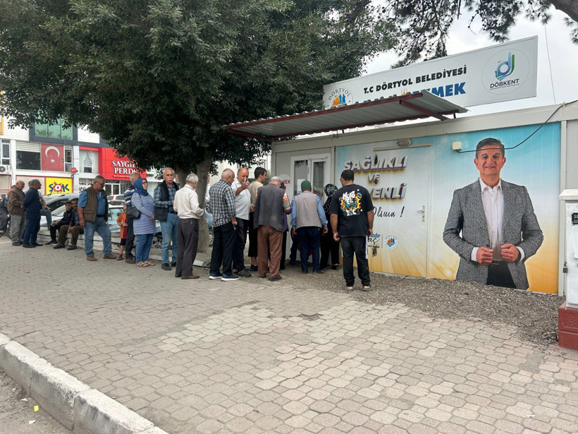 Hatay'da ucuz ekmek kuyruğu: Tek isteğimiz zam yapılmaması - Resim : 1