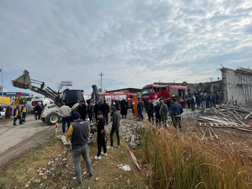 Göçük altında kalan işçiler hayatını kaybetti - Resim : 1