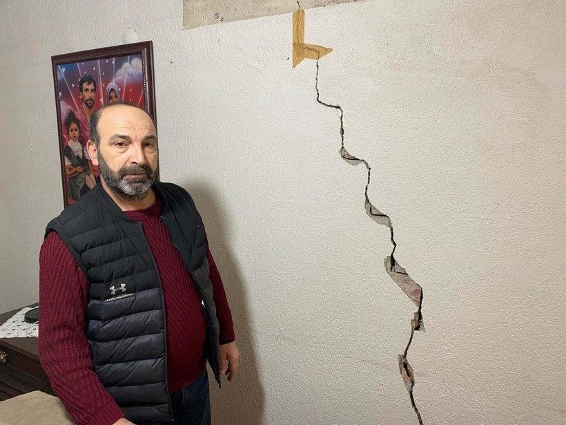 İzmir’de tünel kazısı paniği: Evlerde çatlaklar oluştu, mahalleli çözüm bekliyor - Resim : 3