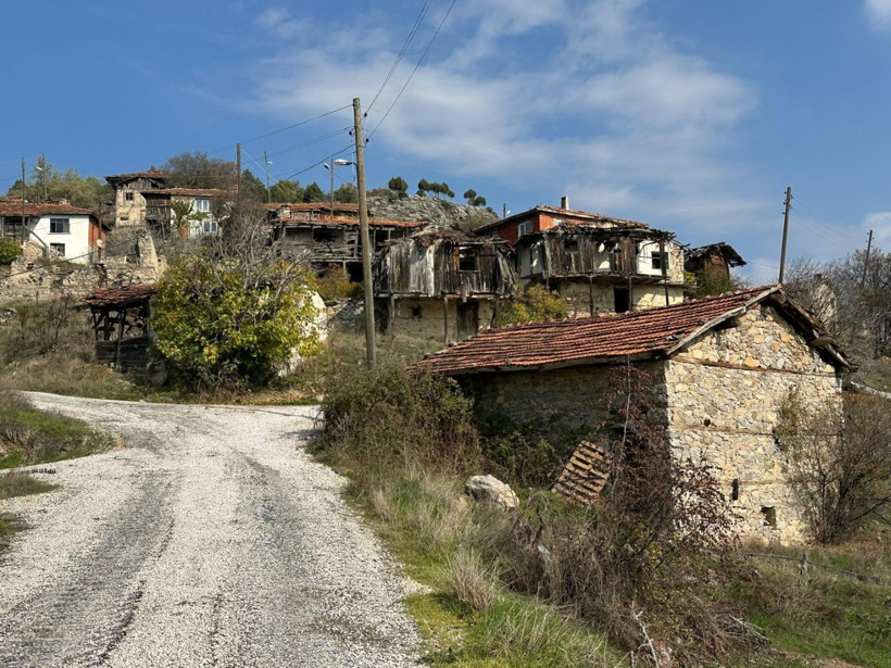 450 yıllık yerde hayat durdu: Nüfus 4'e düştü, hayalet köye dönüştü - Resim : 1